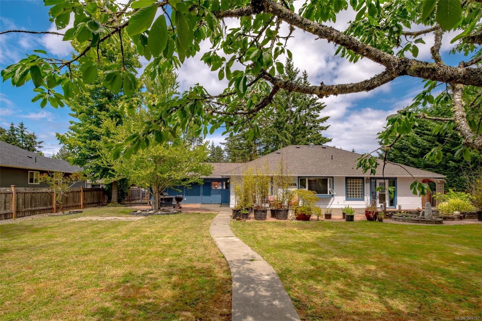 1252 Bunker Pl, French Creek, BC