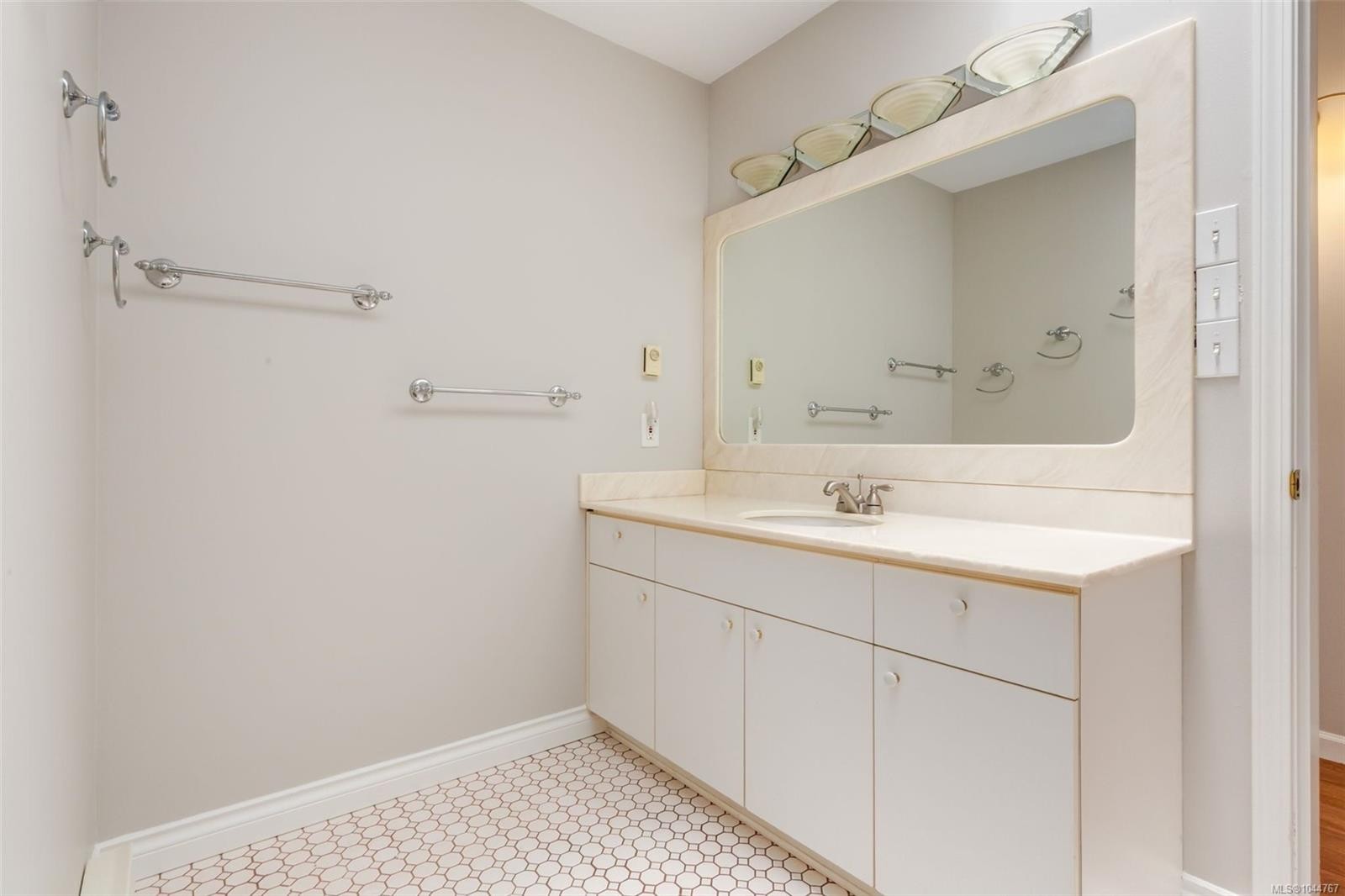 1252 Bunker Pl, French Creek, BC