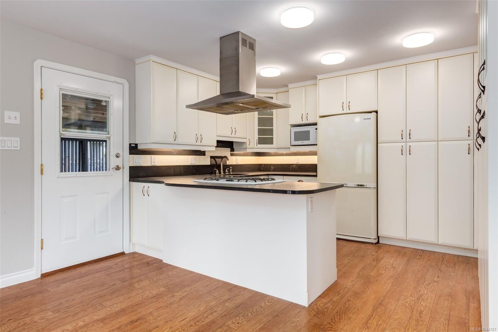 1252 Bunker Pl, French Creek, BC