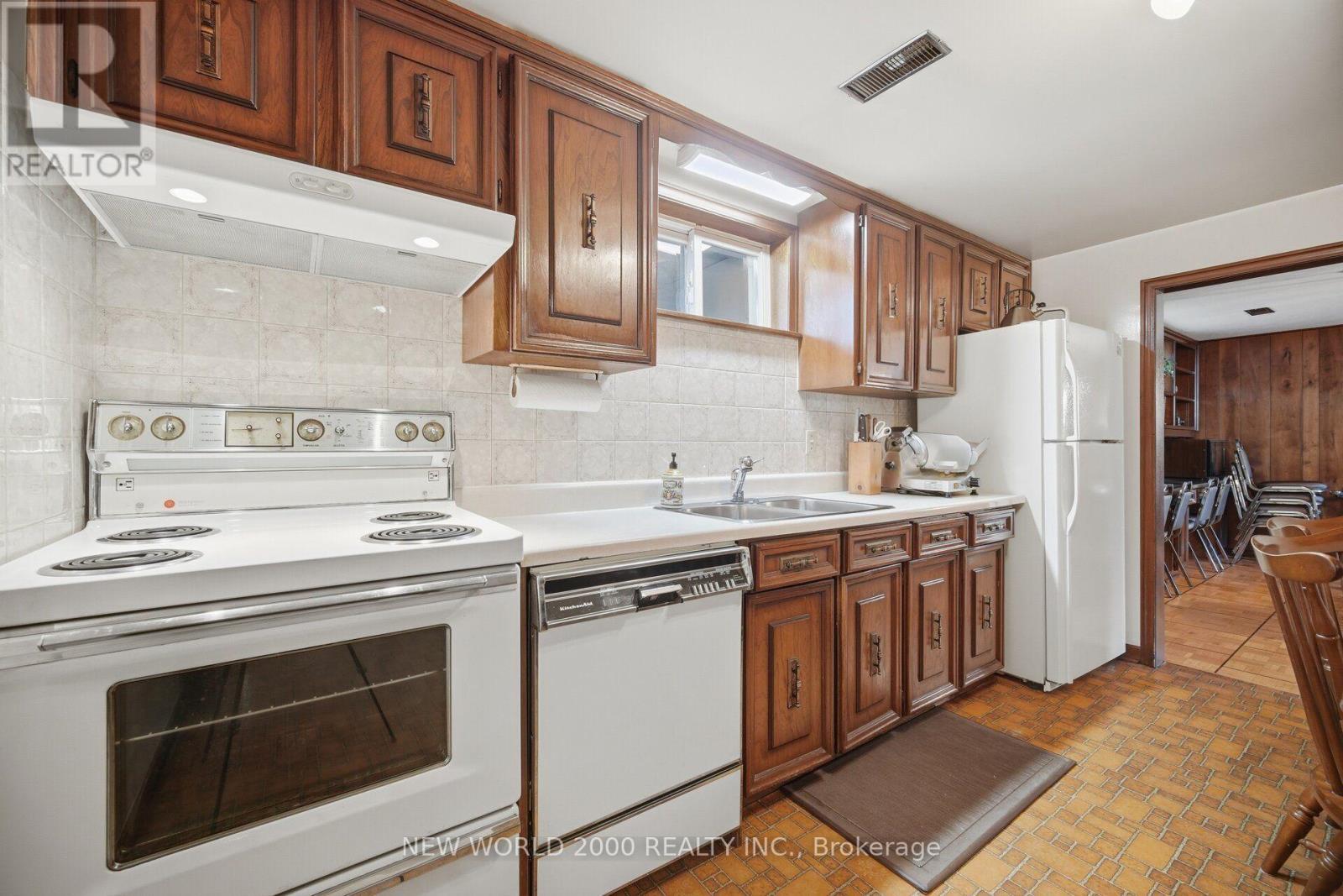 48 Clair Road, Toronto, ON - Indoor Photo Showing Kitchen