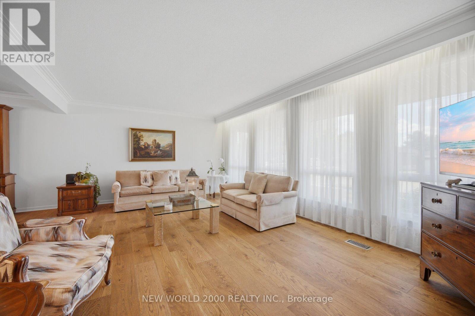48 Clair Road, Toronto, ON - Indoor Photo Showing Living Room