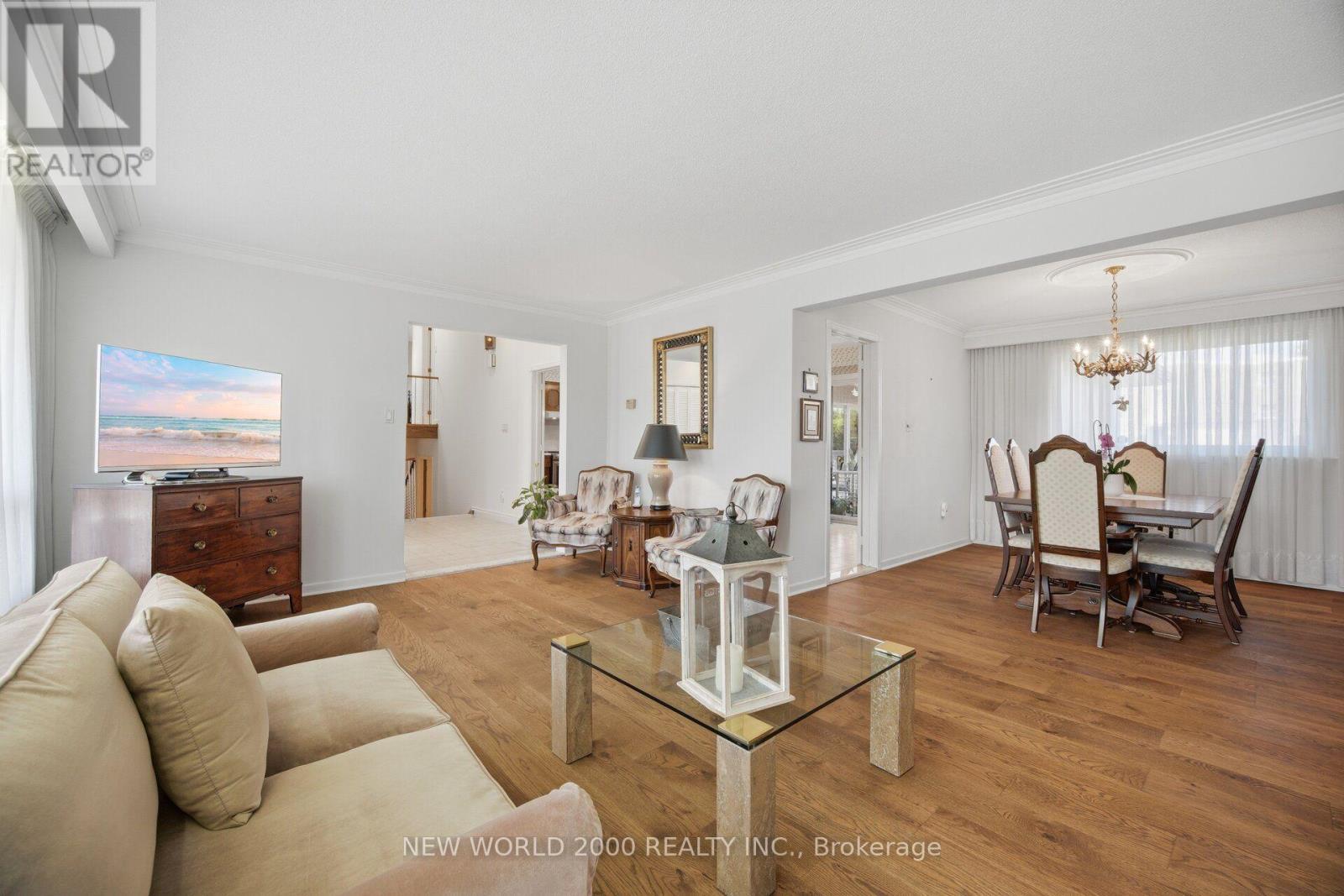 48 Clair Road, Toronto, ON - Indoor Photo Showing Living Room