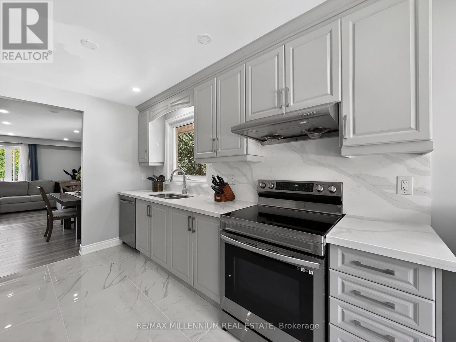 19 Cardwell Street, Orangeville, ON - Indoor Photo Showing Kitchen With Double Sink