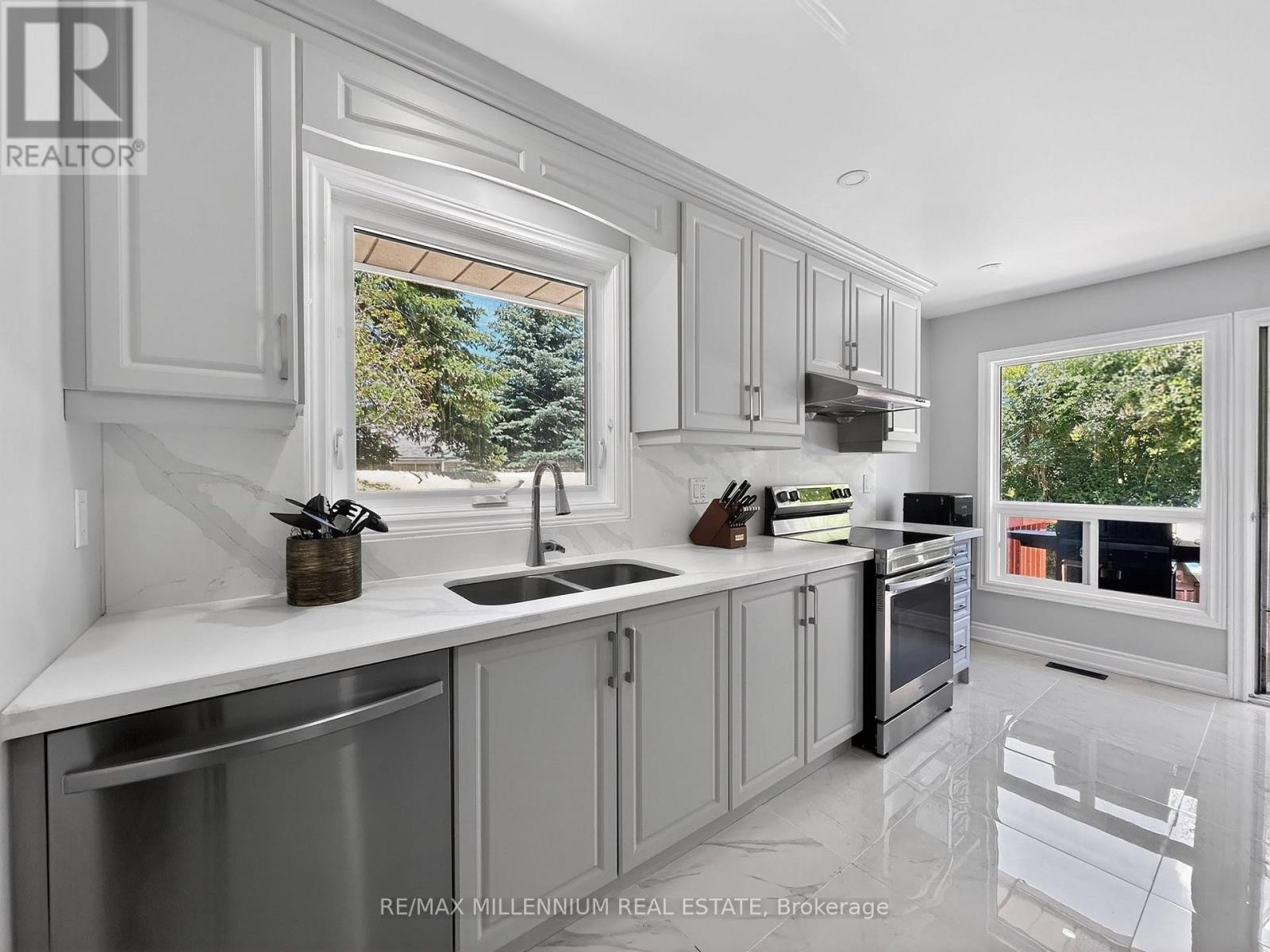 19 Cardwell Street, Orangeville, ON - Indoor Photo Showing Kitchen With Double Sink