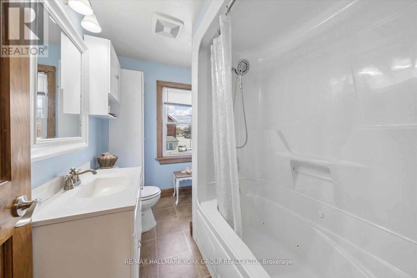 27 St Paul Street, Kawartha Lakes, ON - Indoor Photo Showing Bathroom