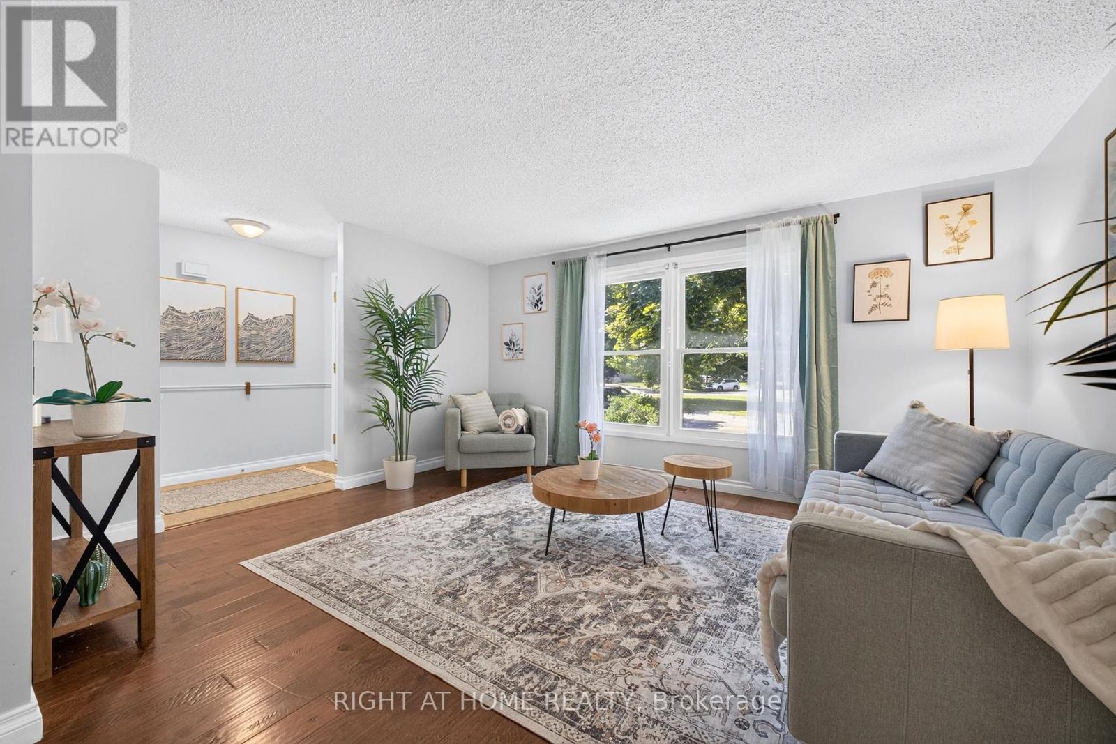 Bright and Spacious Living Room - 6 Bardadyn Court, St. Catharines, ON - Indoor Photo Showing Living Room