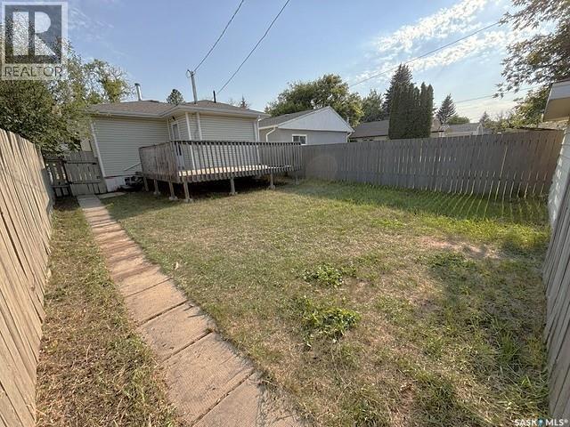 938 Iroquois Street W, Moose Jaw, SK - Outdoor