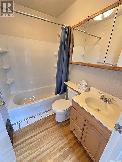 938 Iroquois Street W, Moose Jaw, SK - Indoor Photo Showing Bathroom