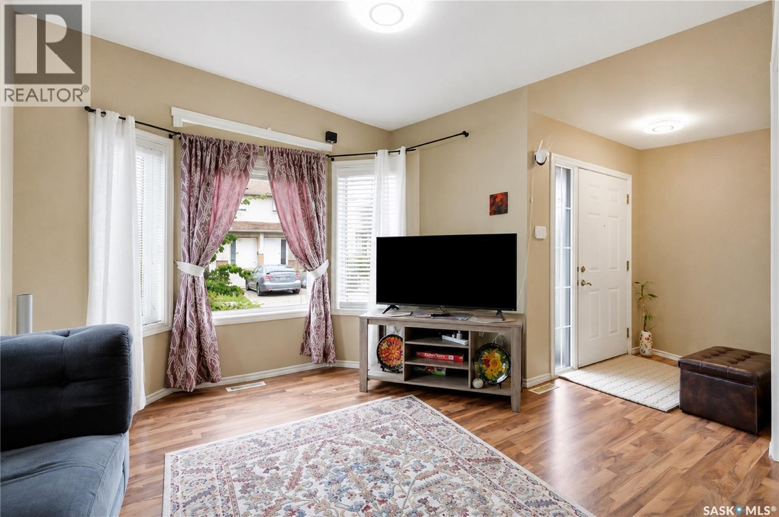 312 303 Slimmon Place, Saskatoon, SK - Indoor Photo Showing Living Room
