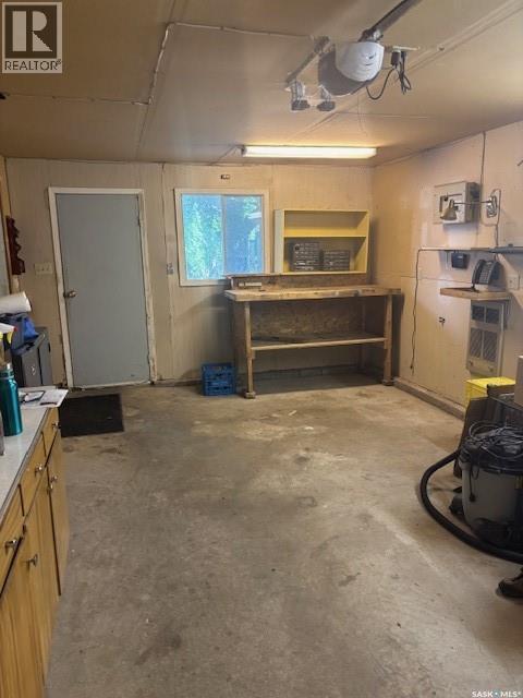 722 1St Street, Canora, SK - Indoor Photo Showing Garage