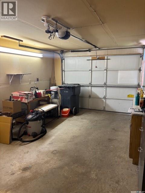 722 1St Street, Canora, SK - Indoor Photo Showing Garage