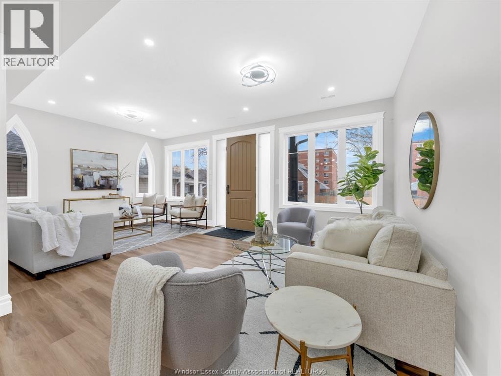 485 Church Street, Windsor, ON - Indoor Photo Showing Living Room
