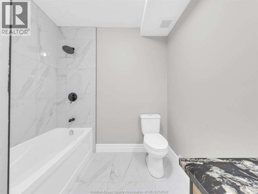 485 Church Street, Windsor, ON - Indoor Photo Showing Bathroom