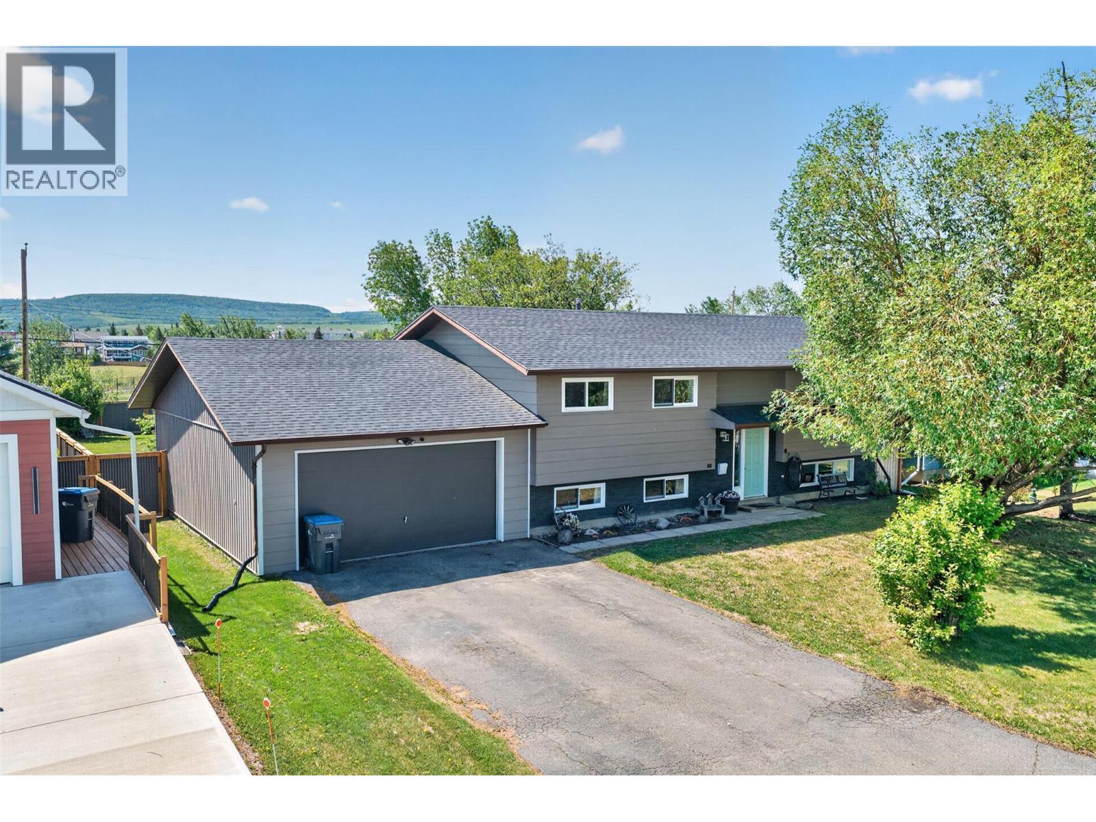 1425 106 Avenue, Dawson Creek, BC - Outdoor