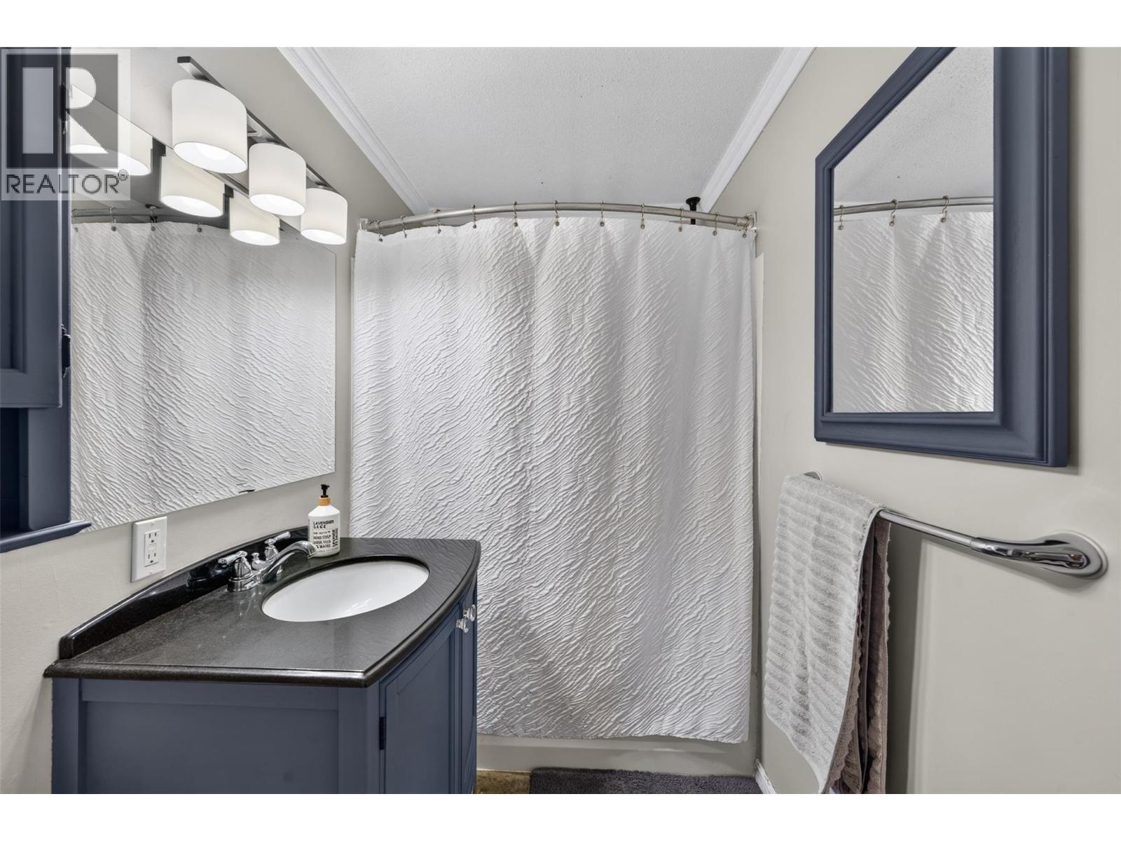 1128 118 Avenue, Dawson Creek, BC - Indoor Photo Showing Bathroom