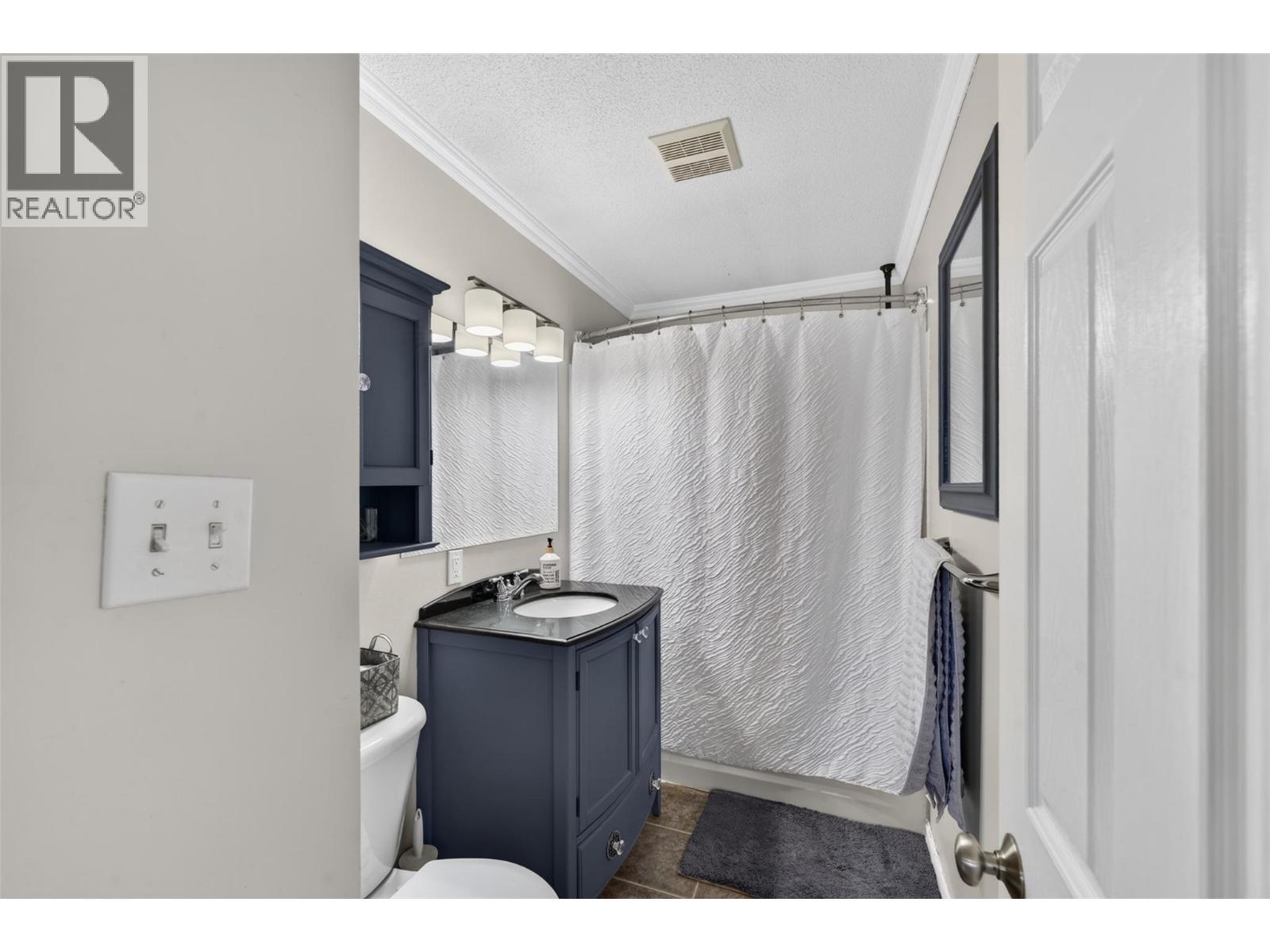 1128 118 Avenue, Dawson Creek, BC - Indoor Photo Showing Bathroom