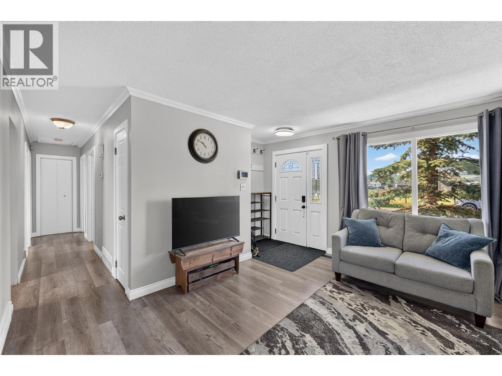 1128 118 Avenue, Dawson Creek, BC - Indoor Photo Showing Living Room