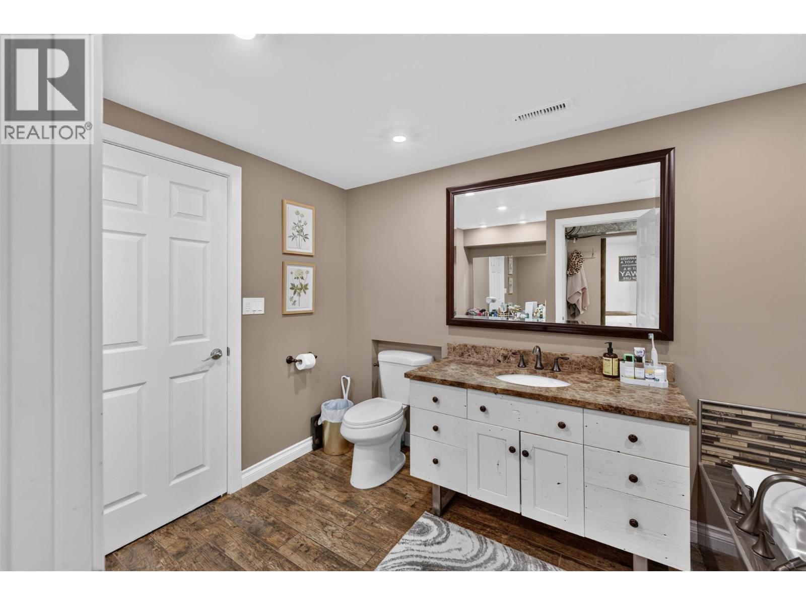 1128 118 Avenue, Dawson Creek, BC - Indoor Photo Showing Bathroom