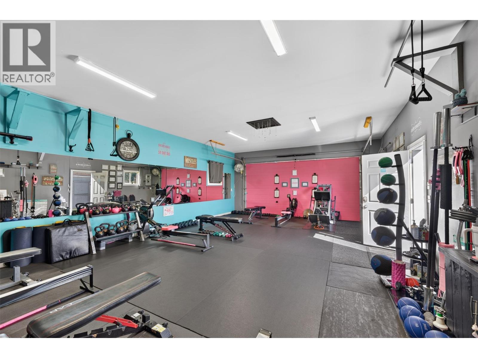 1128 118 Avenue, Dawson Creek, BC - Indoor Photo Showing Gym Room