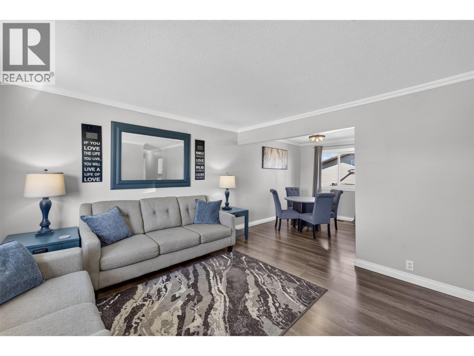 1128 118 Avenue, Dawson Creek, BC - Indoor Photo Showing Living Room
