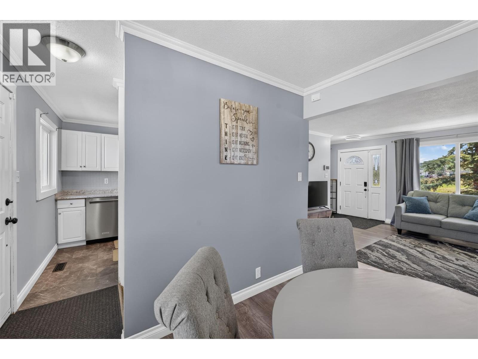 1128 118 Avenue, Dawson Creek, BC - Indoor Photo Showing Living Room