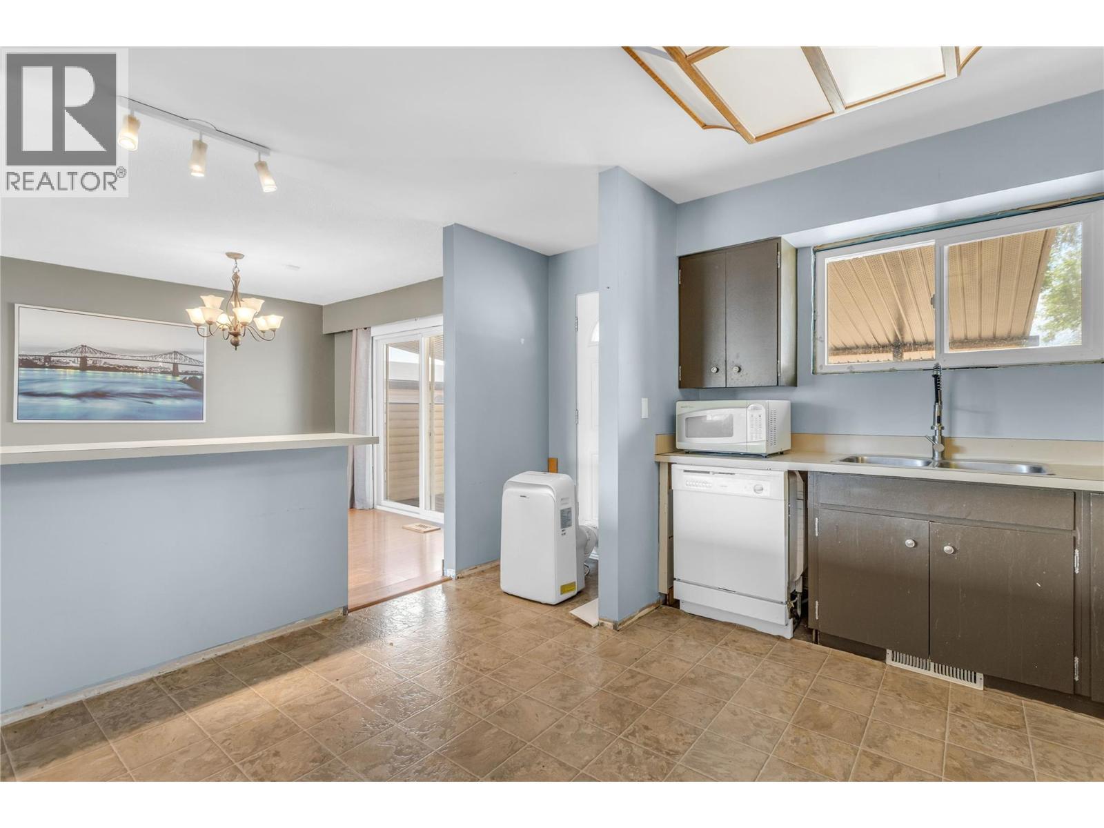 240 Petch Road, Kelowna, BC - Indoor