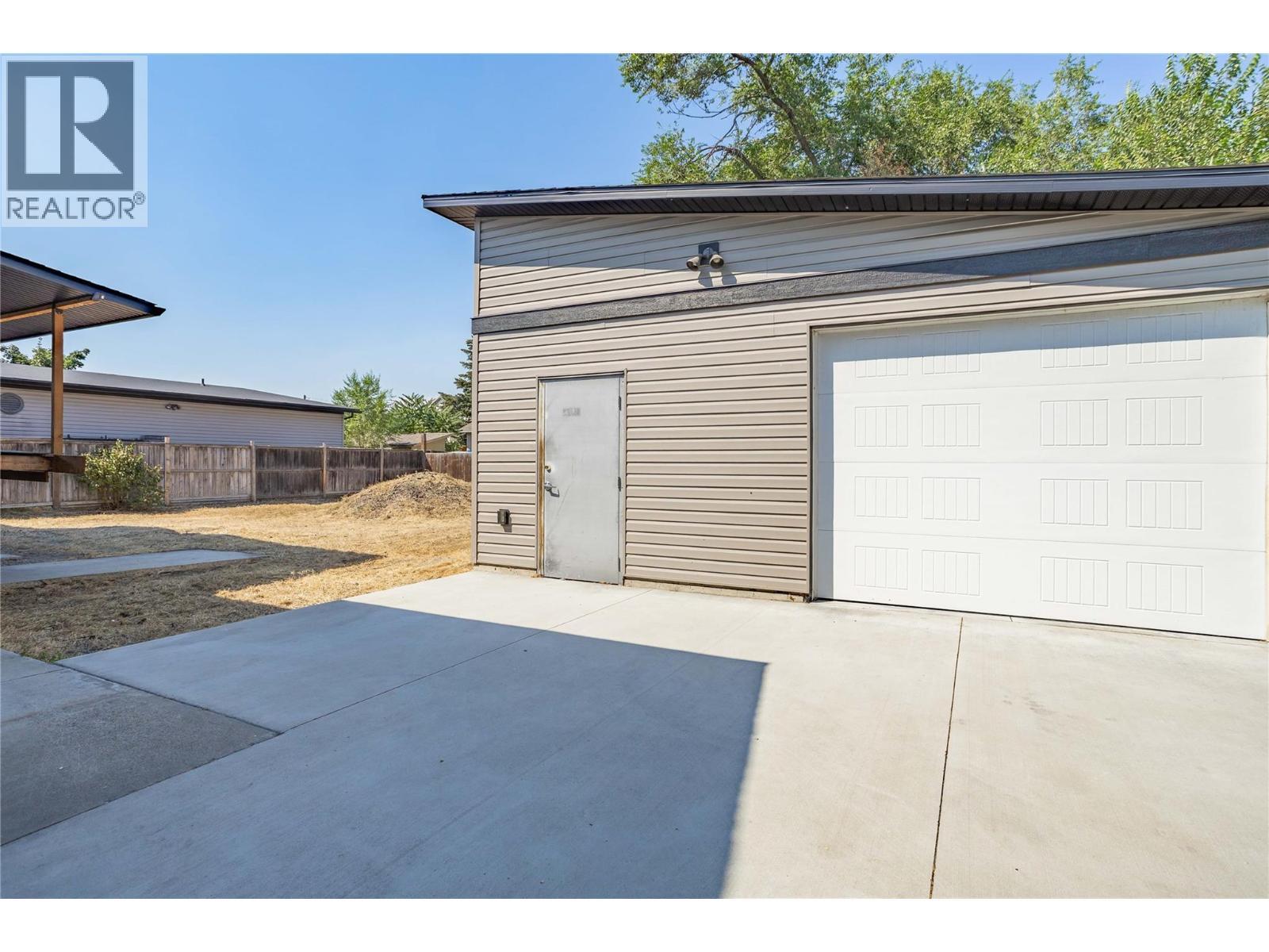 240 Petch Road, Kelowna, BC - Outdoor