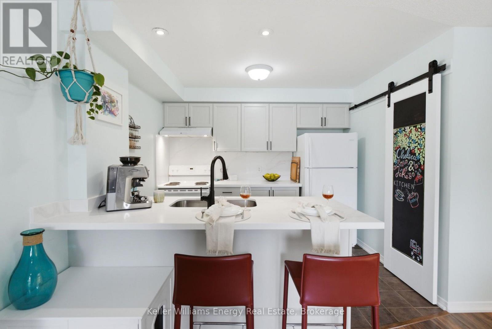 Breakfast - 204 - 124 Aspen Springs Drive, Clarington (Bowmanville), ON - Indoor Photo Showing Kitchen With Upgraded Kitchen