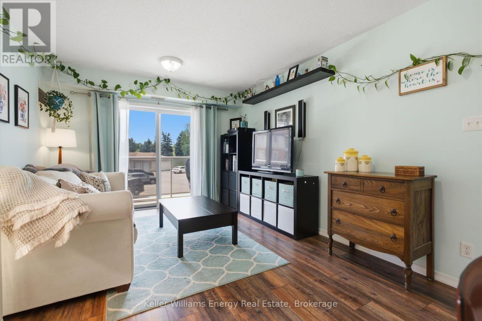 Laminate Flooring - 204 - 124 Aspen Springs Drive, Clarington (Bowmanville), ON - Indoor Photo Showing Living Room