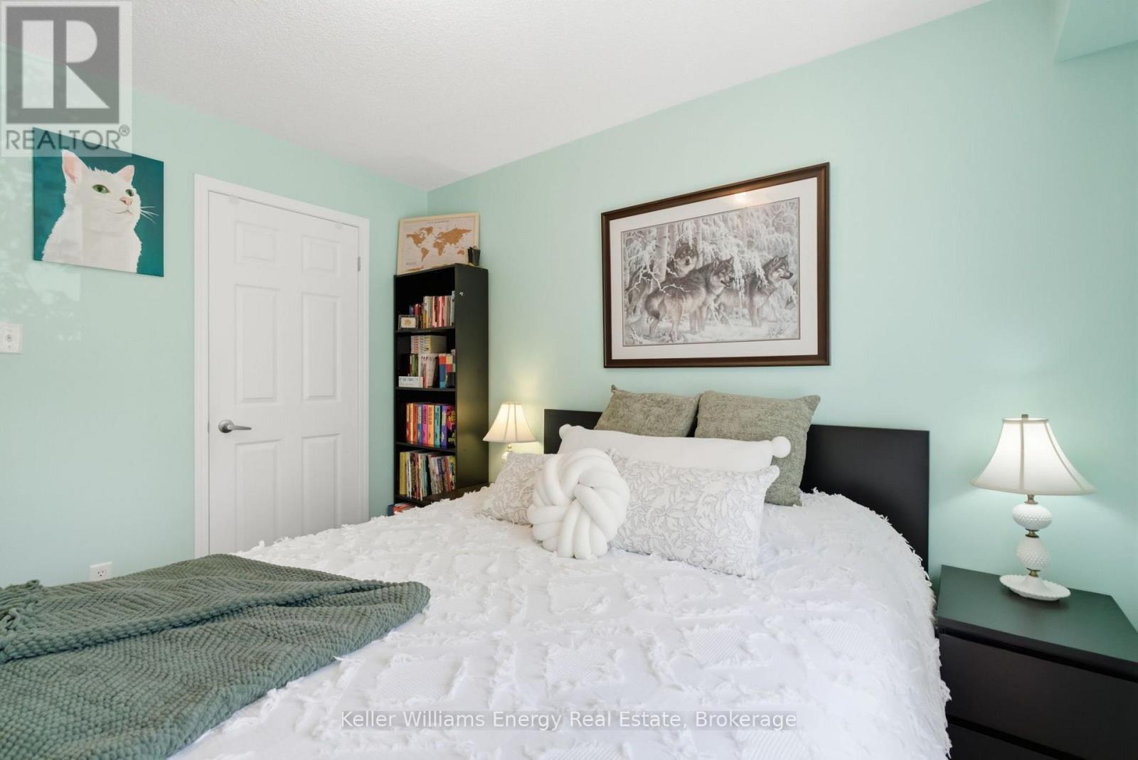 Walk in Closet - 204 - 124 Aspen Springs Drive, Clarington (Bowmanville), ON - Indoor Photo Showing Bedroom