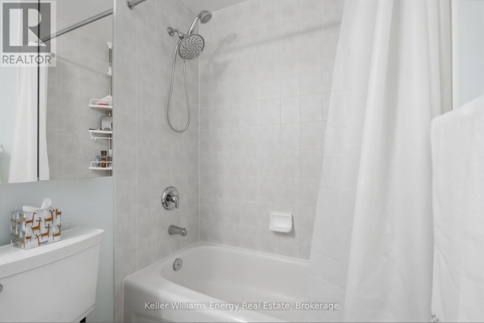 204 - 124 Aspen Springs Drive, Clarington (Bowmanville), ON - Indoor Photo Showing Bathroom