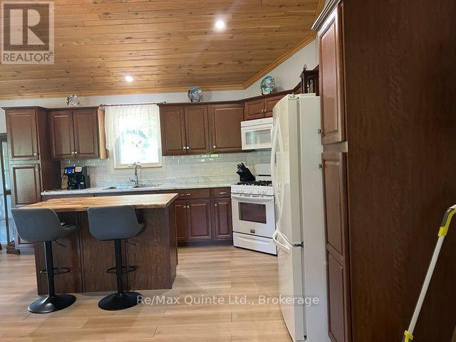1874 Stockdale Road, Quinte West (Murray Ward), ON - Indoor Photo Showing Kitchen