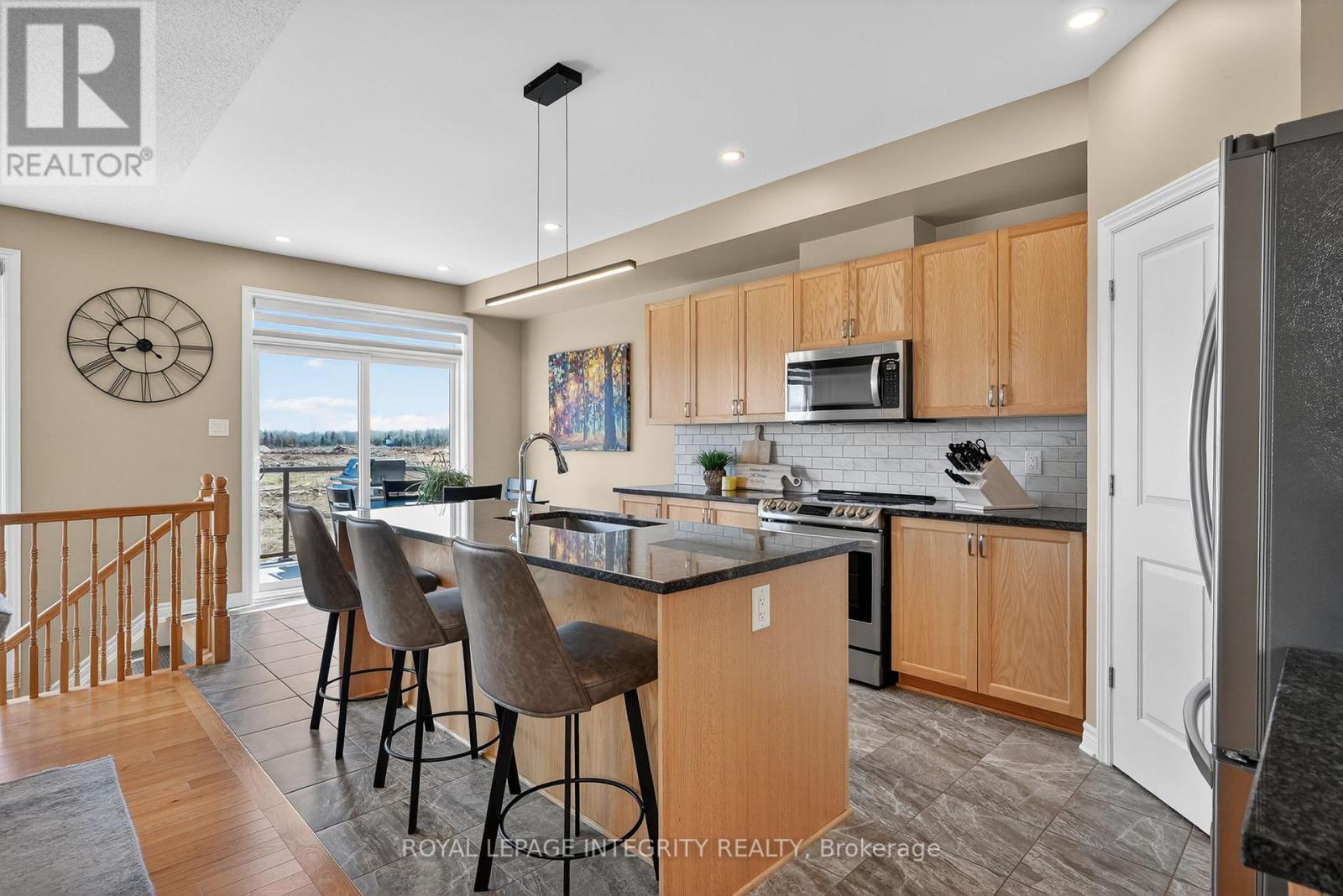 724 Parade Drive, Ottawa, ON - Indoor Photo Showing Kitchen With Stainless Steel Kitchen