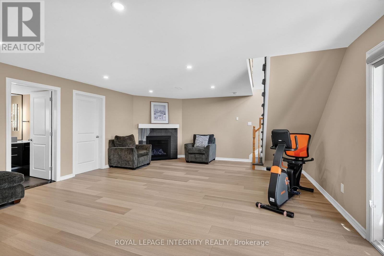 724 Parade Drive, Ottawa, ON - Indoor