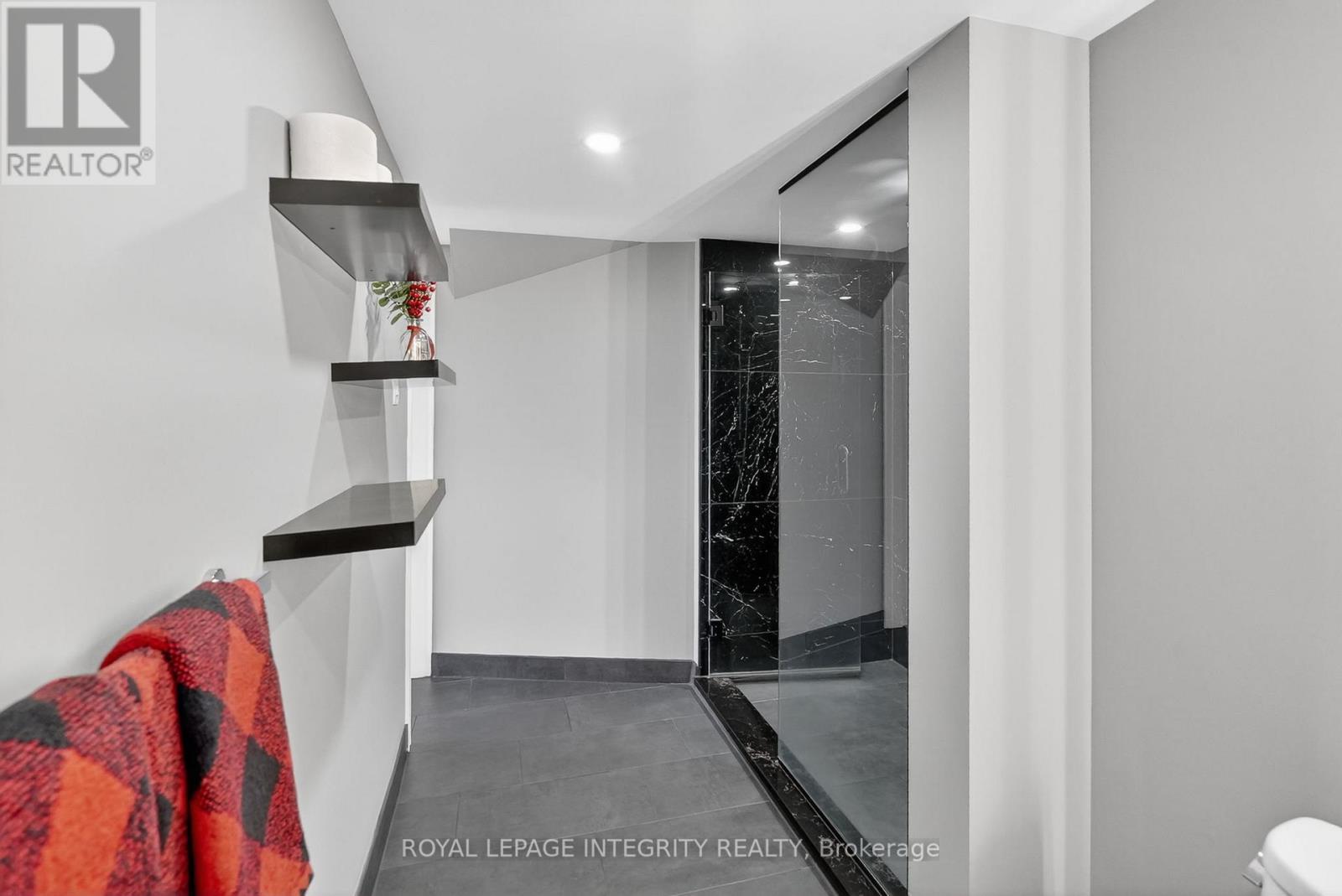 724 Parade Drive, Ottawa, ON - Indoor