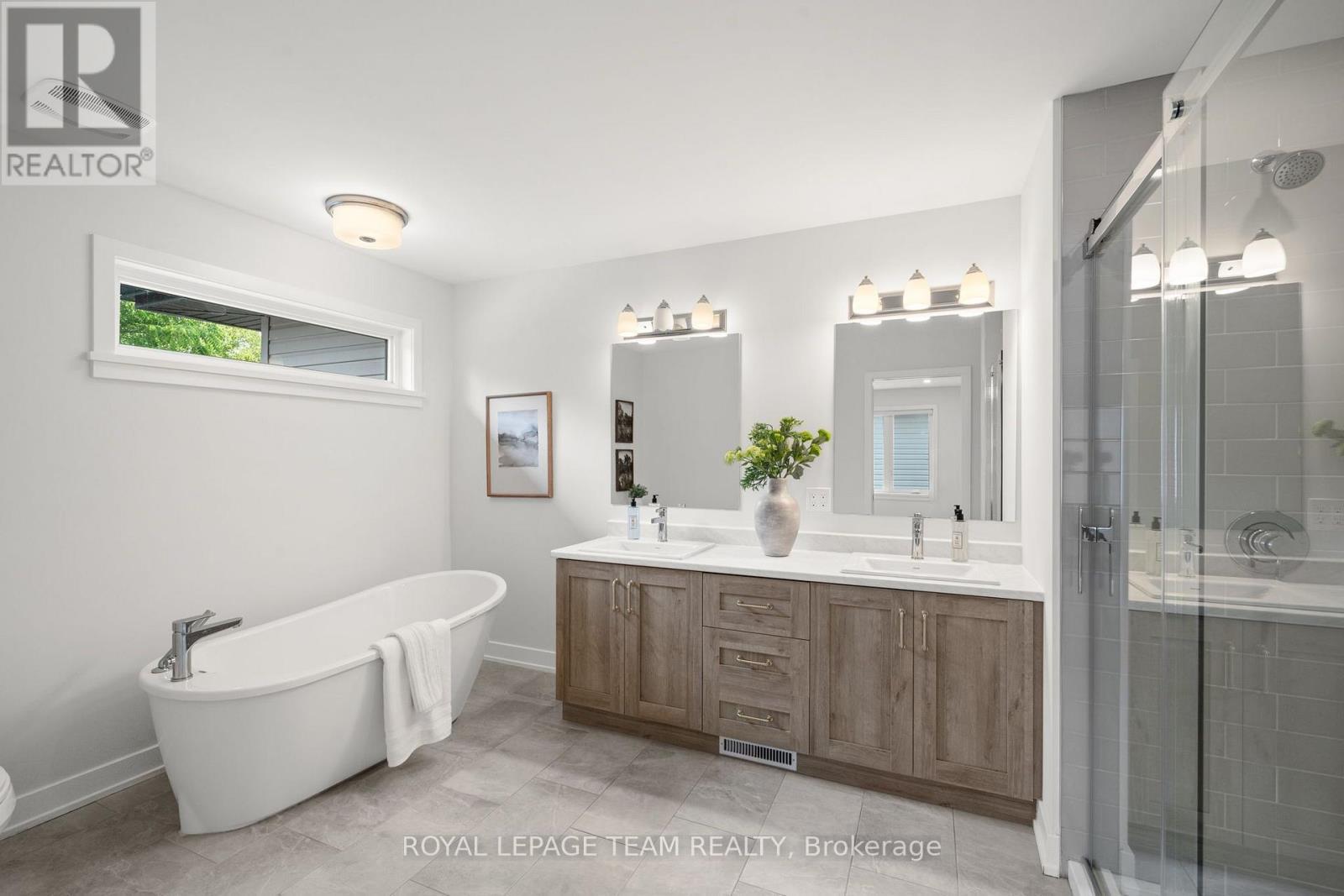53 Mac Beattie Drive, Arnprior, ON - Indoor Photo Showing Bathroom