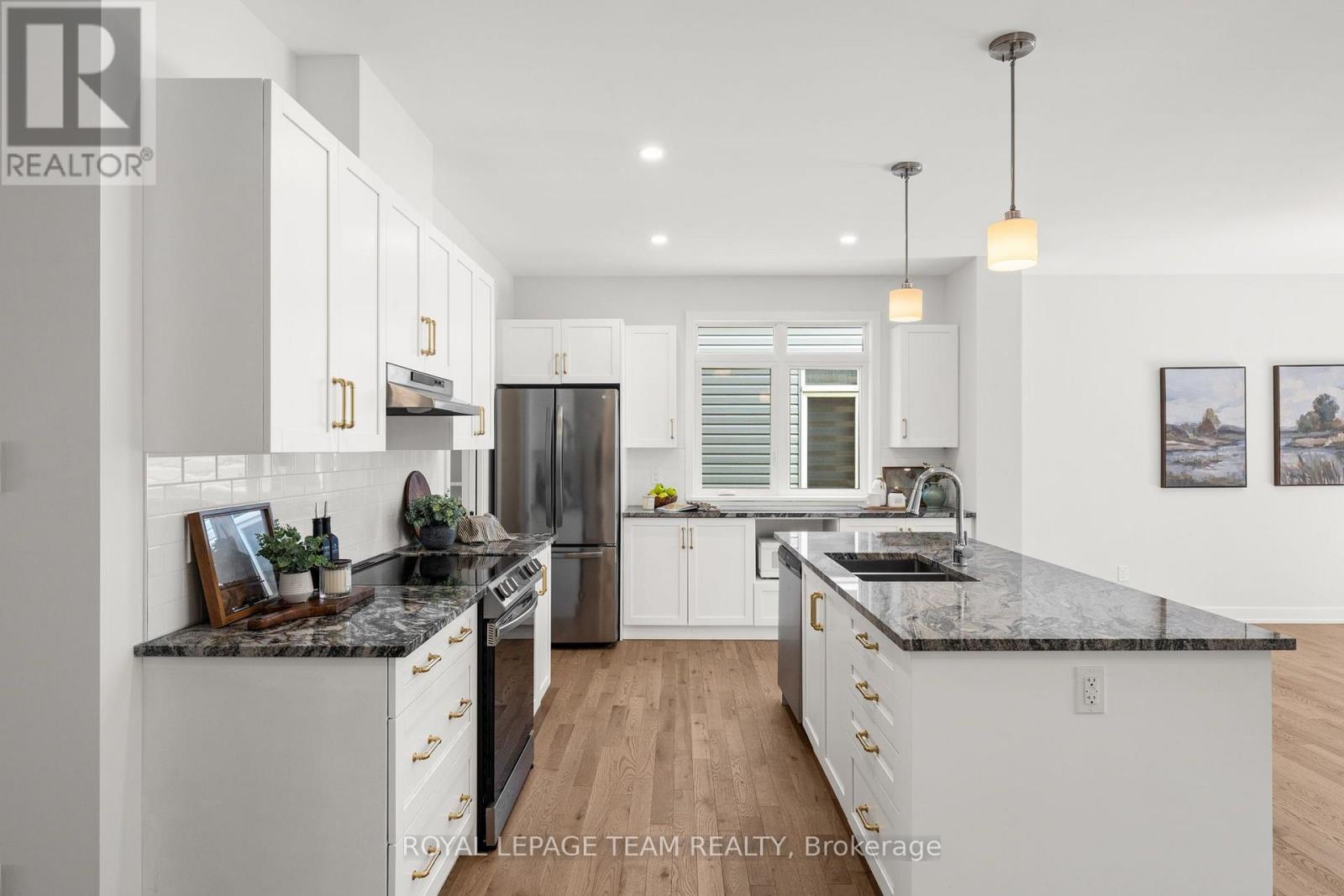 53 Mac Beattie Drive, Arnprior, ON - Indoor Photo Showing Kitchen With Stainless Steel Kitchen With Double Sink With Upgraded Kitchen