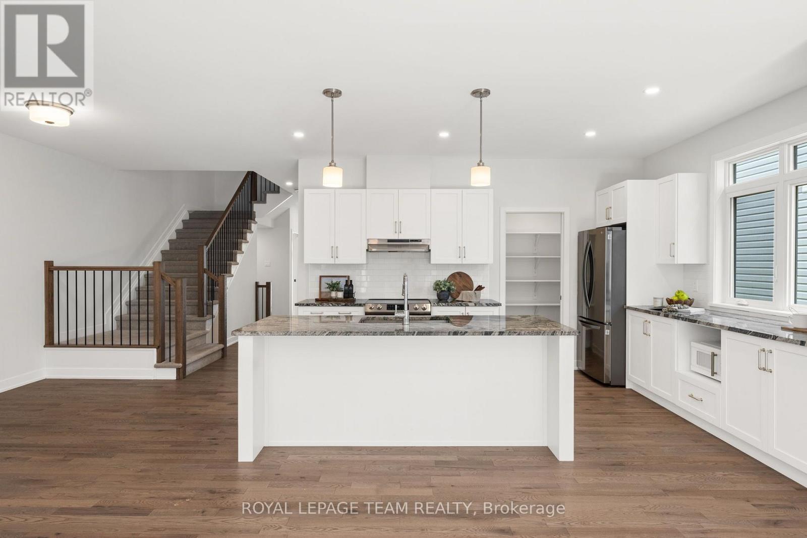 53 Mac Beattie Drive, Arnprior, ON - Indoor Photo Showing Kitchen With Stainless Steel Kitchen With Double Sink With Upgraded Kitchen