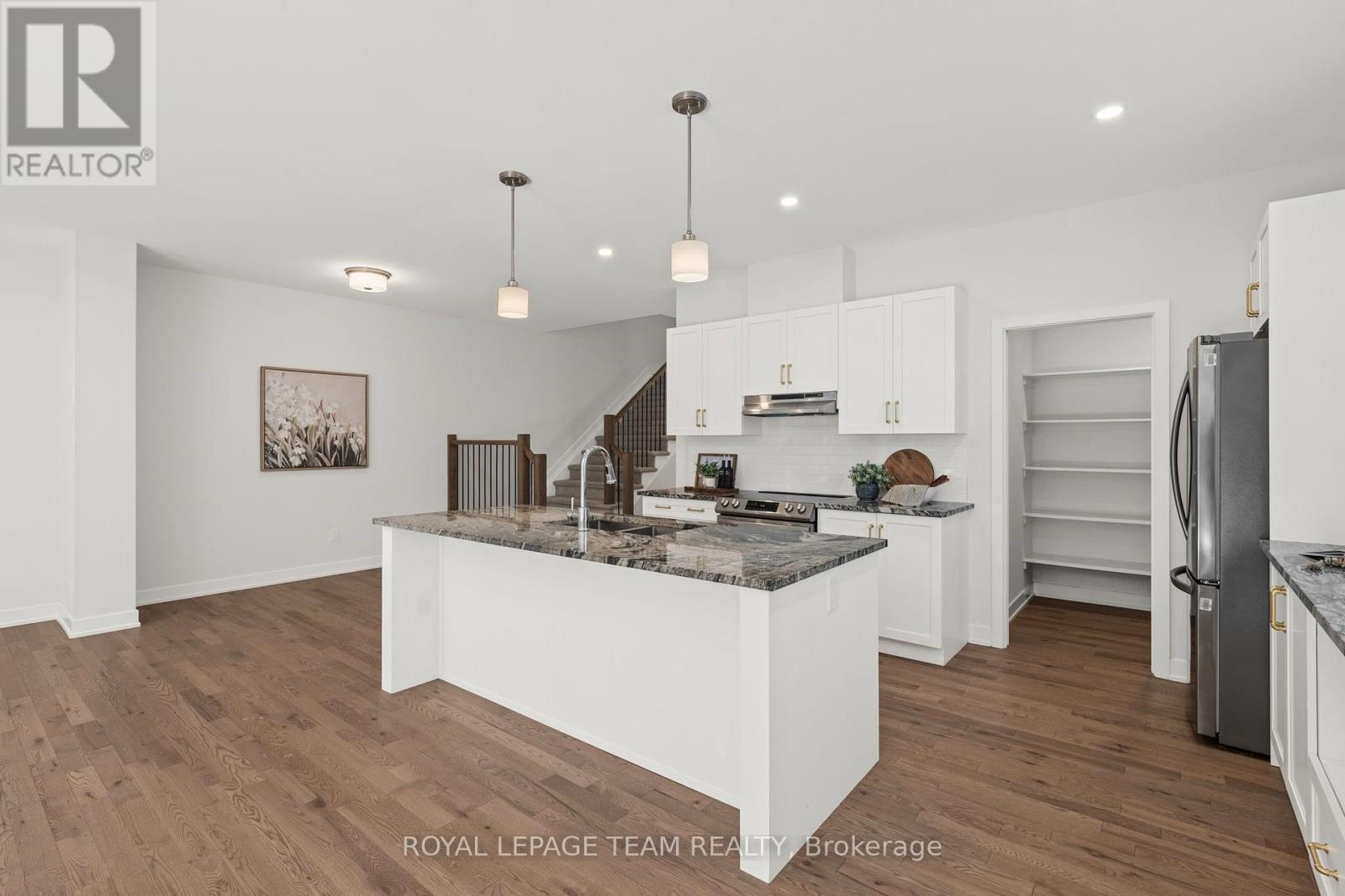 53 Mac Beattie Drive, Arnprior, ON - Indoor Photo Showing Kitchen With Upgraded Kitchen