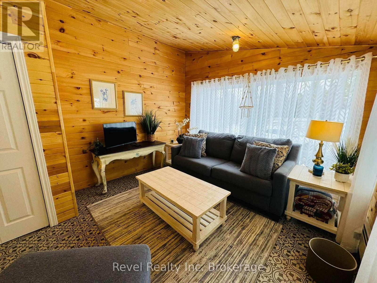 541 Donald Street, Mattawa, ON - Indoor Photo Showing Living Room