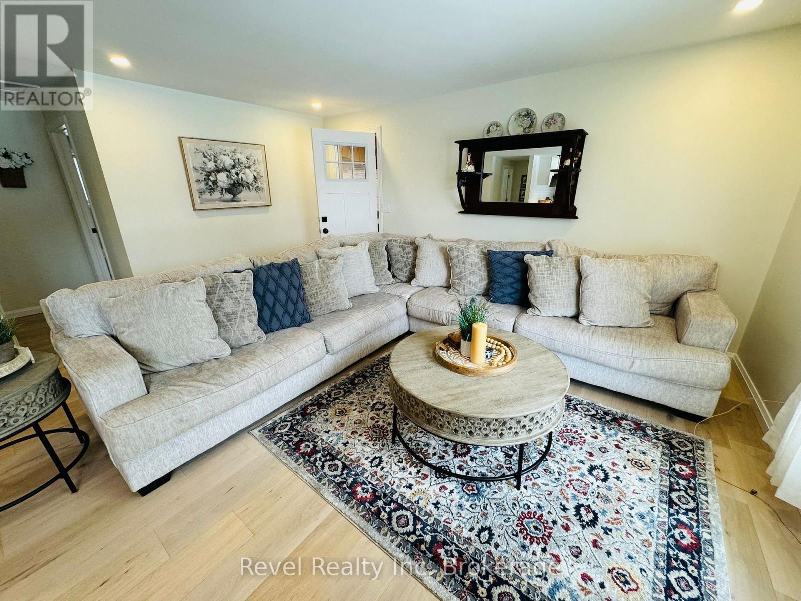 541 Donald Street, Mattawa, ON - Indoor Photo Showing Living Room