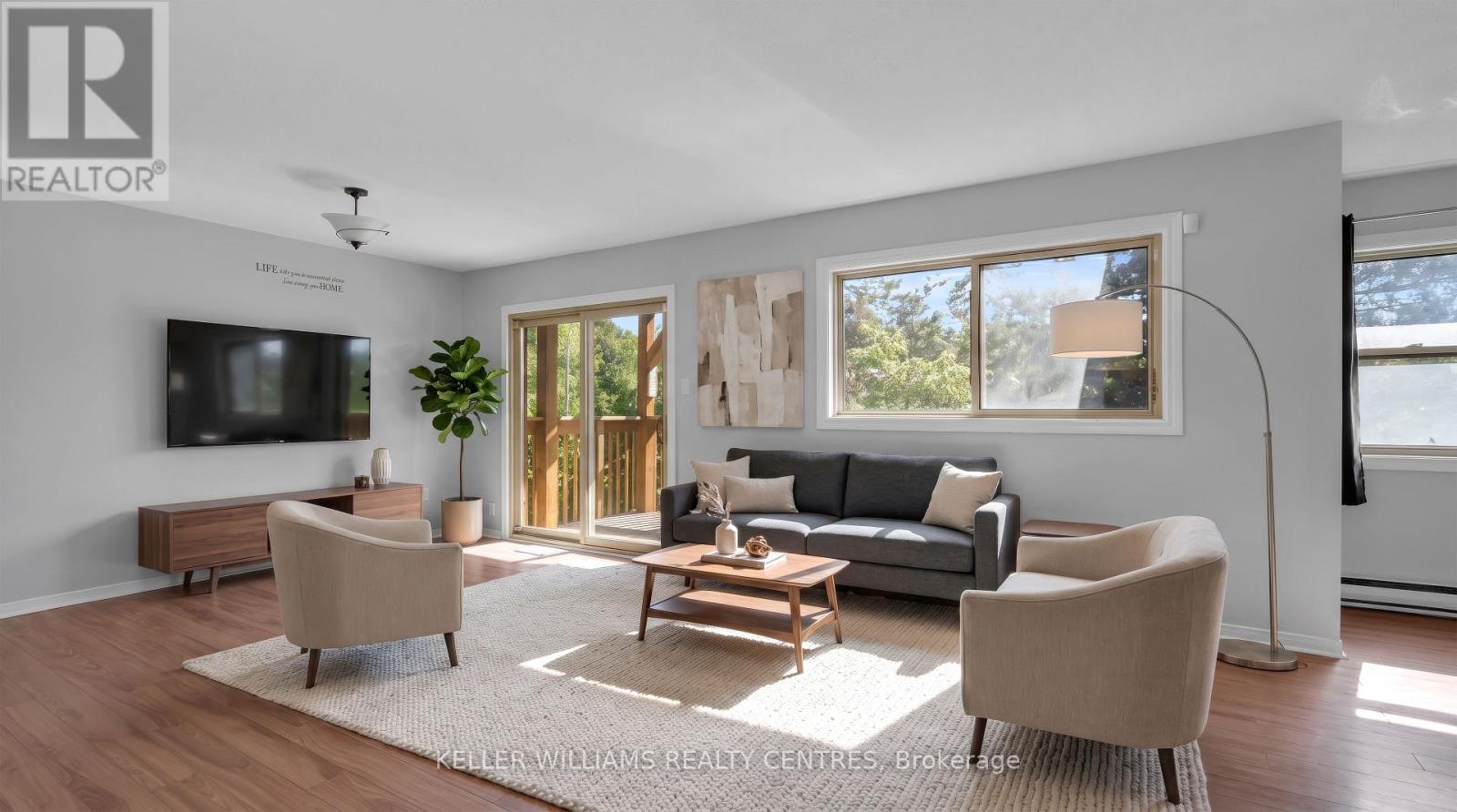 2 - 22 Meadow Lane, Barrie, ON - Indoor Photo Showing Living Room
