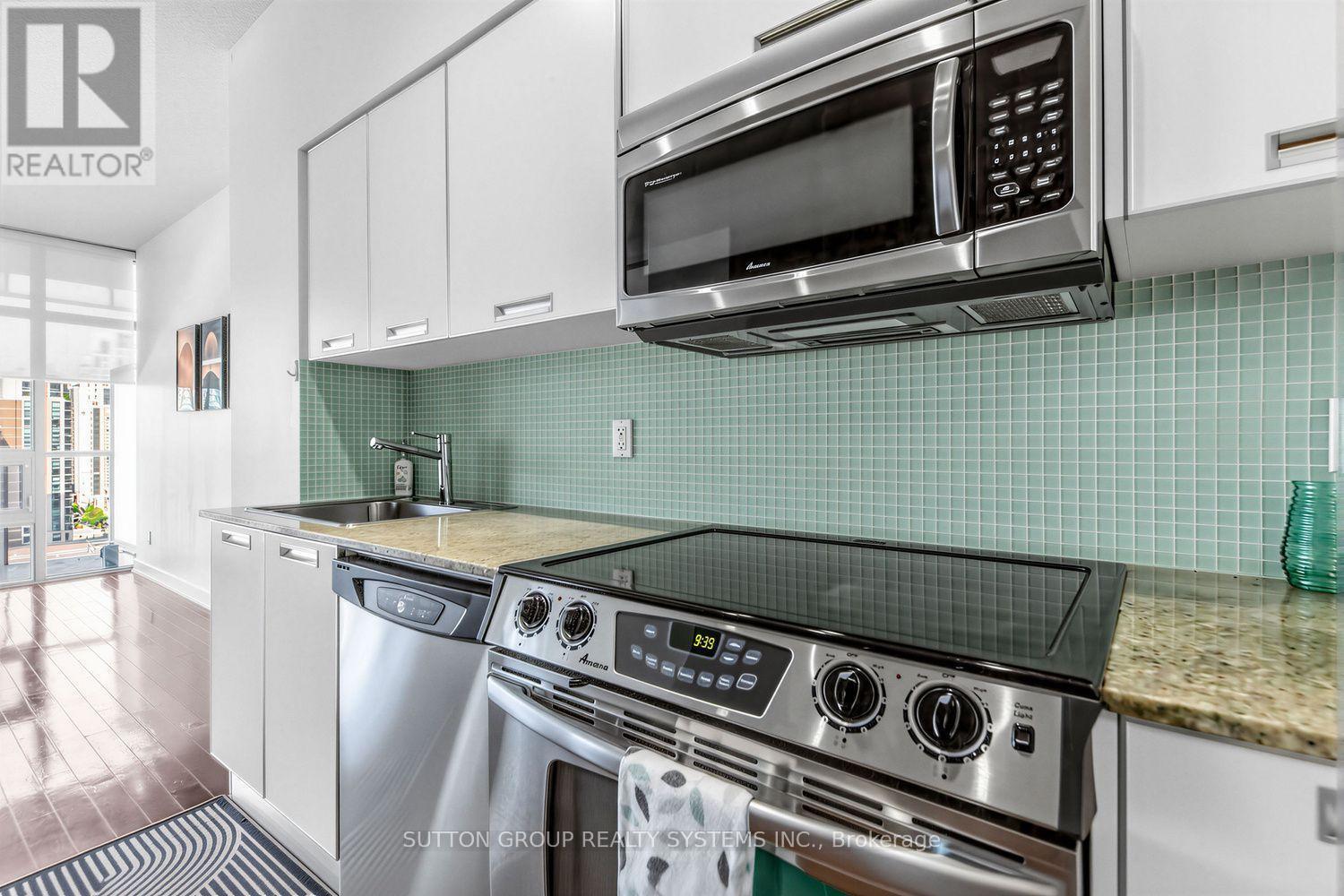 1406 - 33 Charles Street E, Toronto, ON - Indoor Photo Showing Kitchen