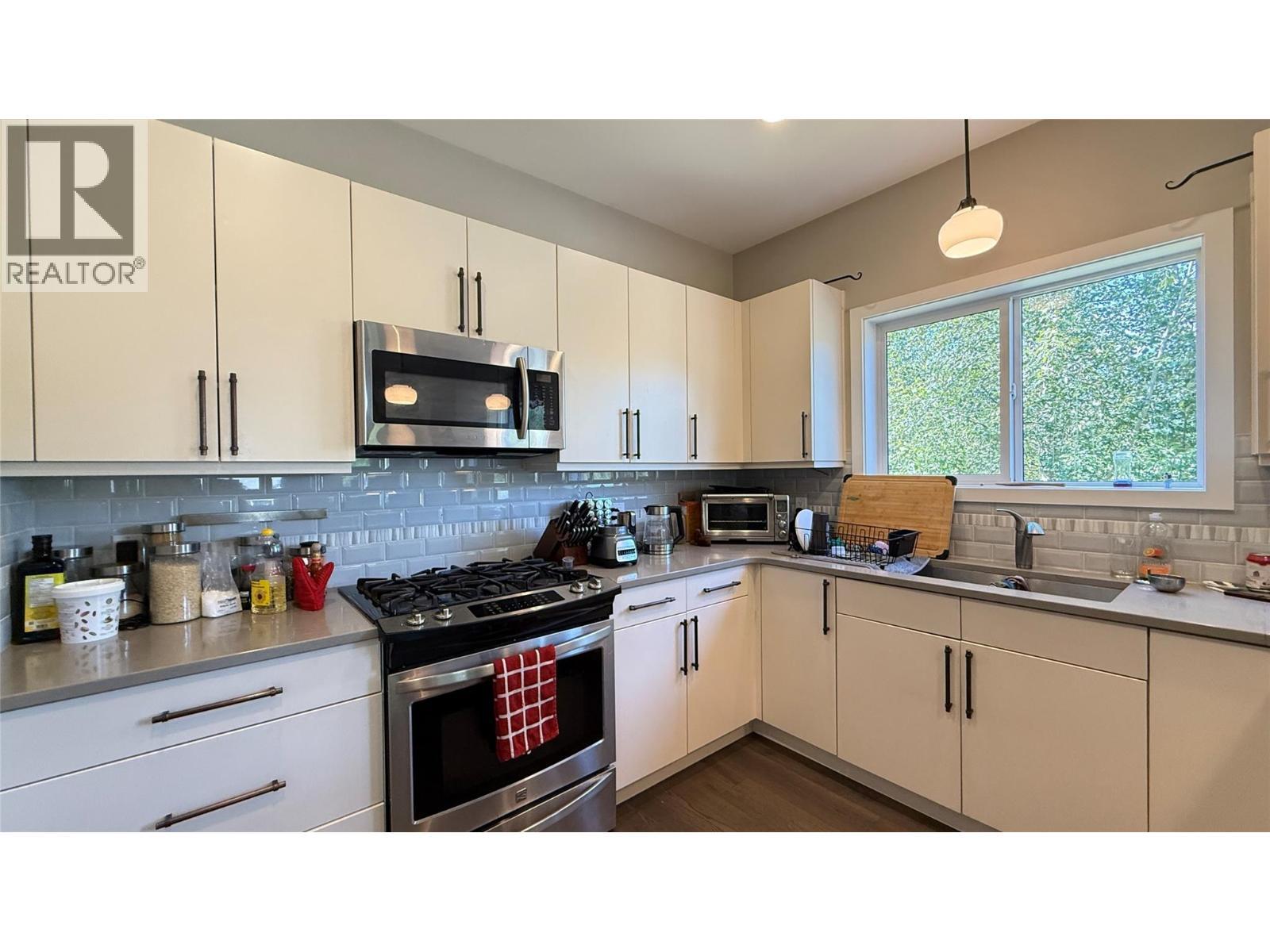 2410 Perrier Lane Unit# A, Nelson, BC - Indoor Photo Showing Kitchen With Double Sink