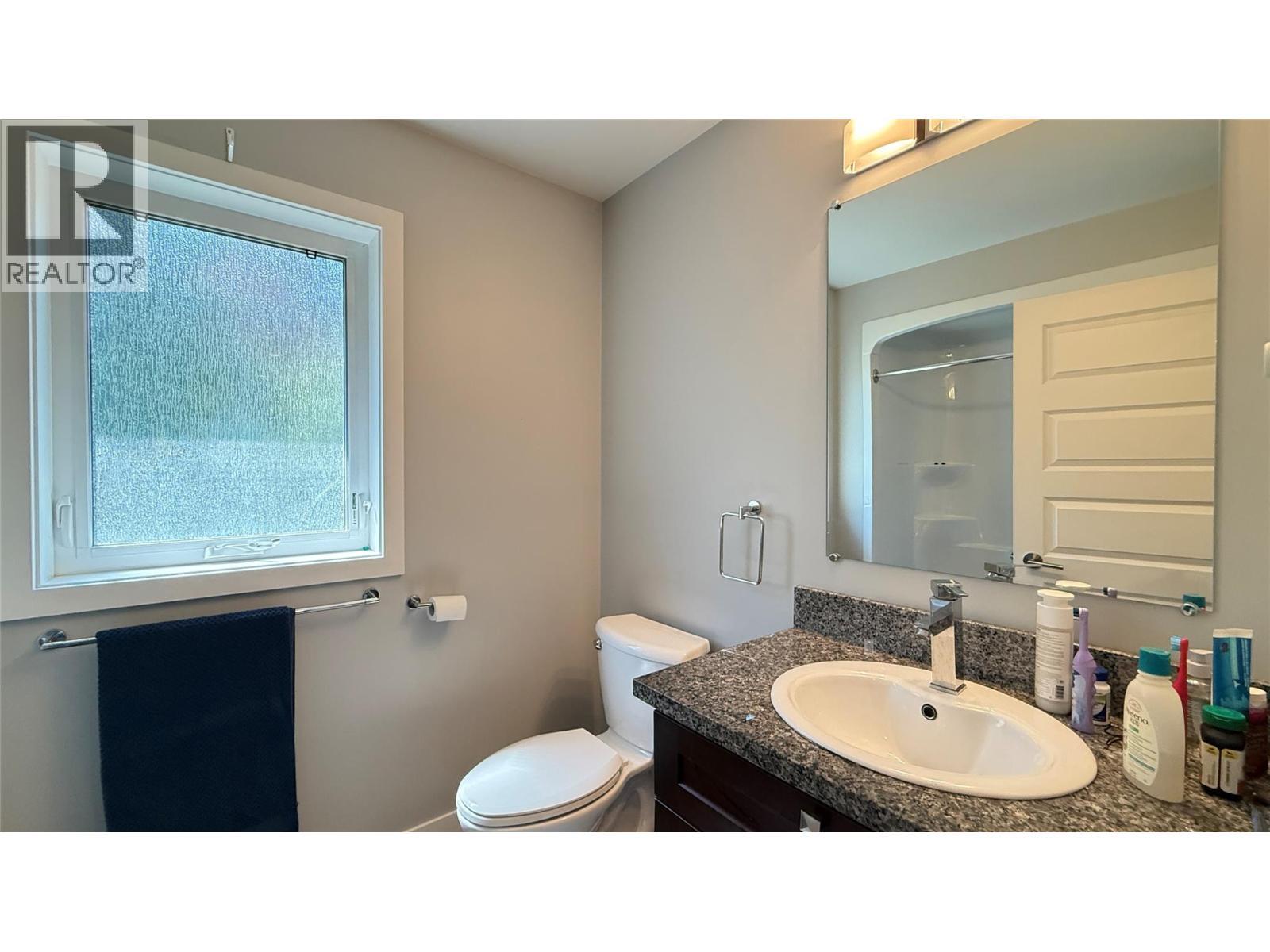 2410 Perrier Lane Unit# A, Nelson, BC - Indoor Photo Showing Bathroom