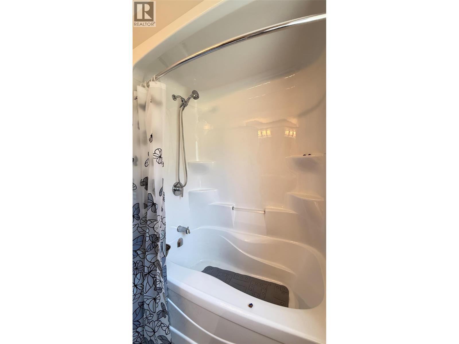 2410 Perrier Lane Unit# A, Nelson, BC - Indoor Photo Showing Bathroom