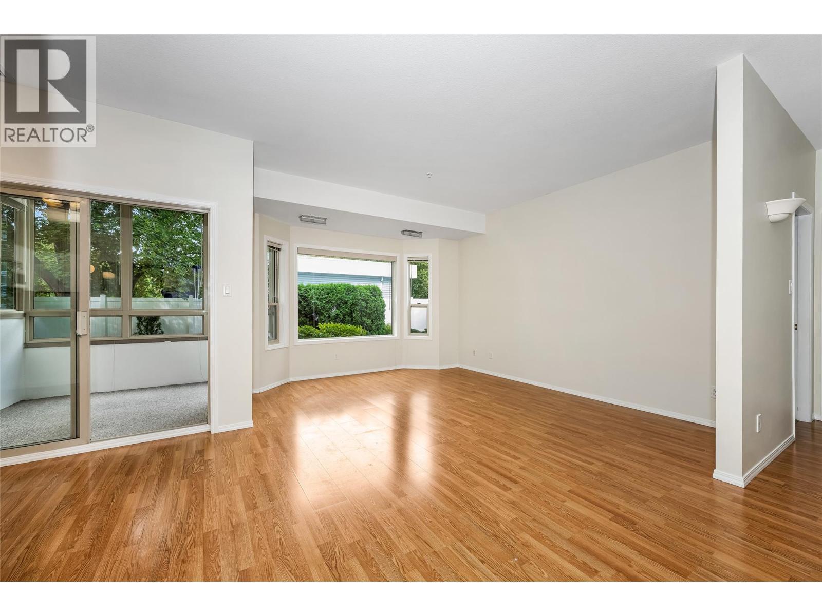 Living Room with bay window - 3805 30 Avenue Unit# 112, Vernon, BC - Indoor