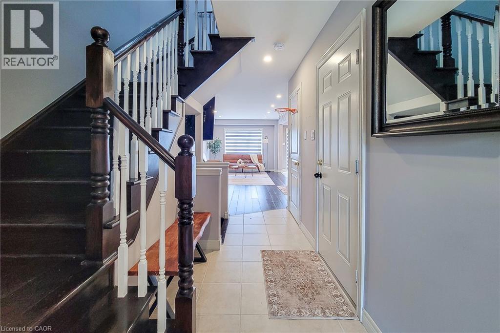 26 Magnificent Way, Binbrook, ON - Indoor Photo Showing Other Room