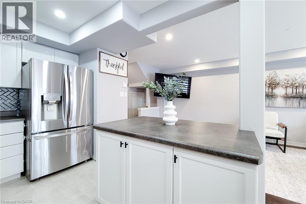 26 Magnificent Way, Binbrook, ON - Indoor Photo Showing Kitchen