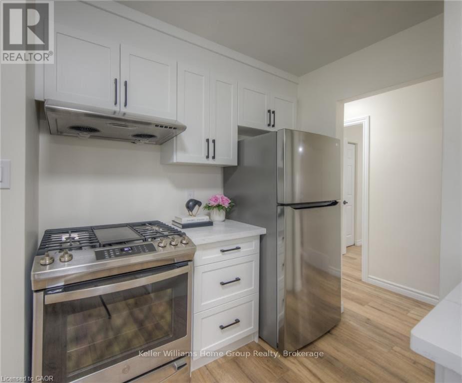 248 Cyrus Street, Cambridge, ON - Indoor Photo Showing Kitchen